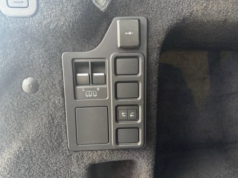 Used 2021 Land Rover Discovery S R-Dynamic image 12