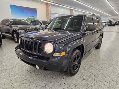 Used 2016 Jeep Patriot Sport w/ Power Value Group FWD image 2