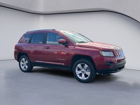 Used 2014 Jeep Compass Latitude w/ Sun/Sound Group image 7
