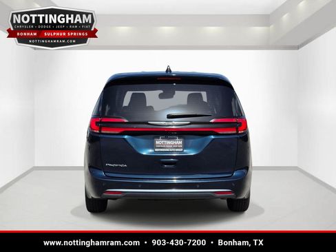 Used 2023 Chrysler Pacifica Touring-L FWD image 5