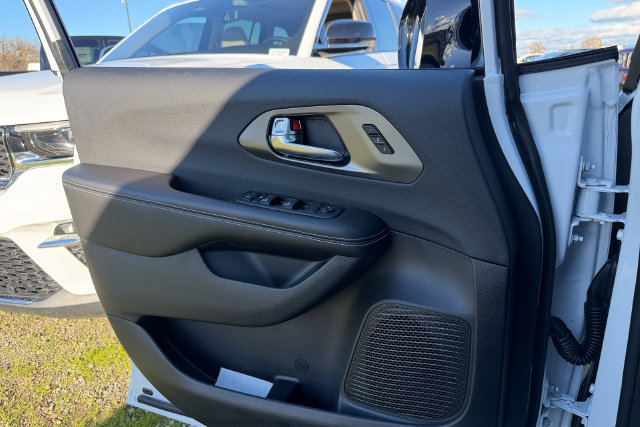 New 2026 Chrysler Pacifica Select AWD/4WD image 13
