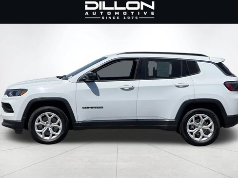 Used 2024 Jeep Compass Latitude AWD/4WD image 7