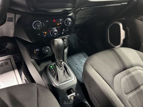 Used 2021 Jeep Renegade Latitude w/ Convenience Group AWD/4WD image 30