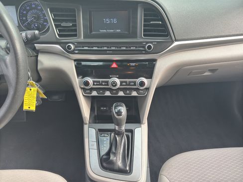 Used 2020 Hyundai Elantra SE image 15