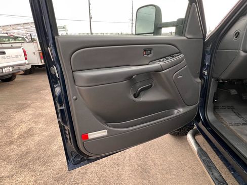 Used 2007 Chevrolet Silverado 2500 LT w/ Heavy-Duty Power Package RWD image 35
