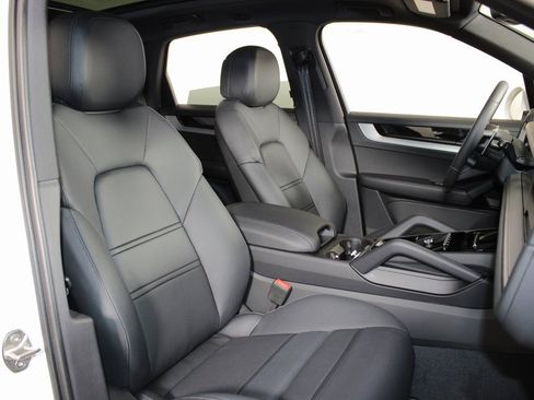 New 2026 Porsche Cayenne image 38