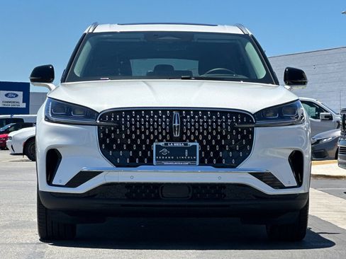 New 2026 Lincoln Aviator Reserve w/ Illumination Package RWD image 8