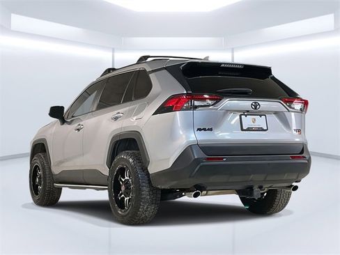 Used 2021 Toyota RAV4 XLE w/ Convenience Package image 3