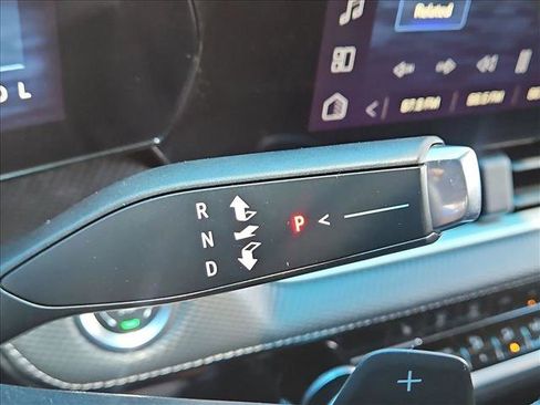 Used 2025 Chevrolet Equinox LT AWD/4WD image 18