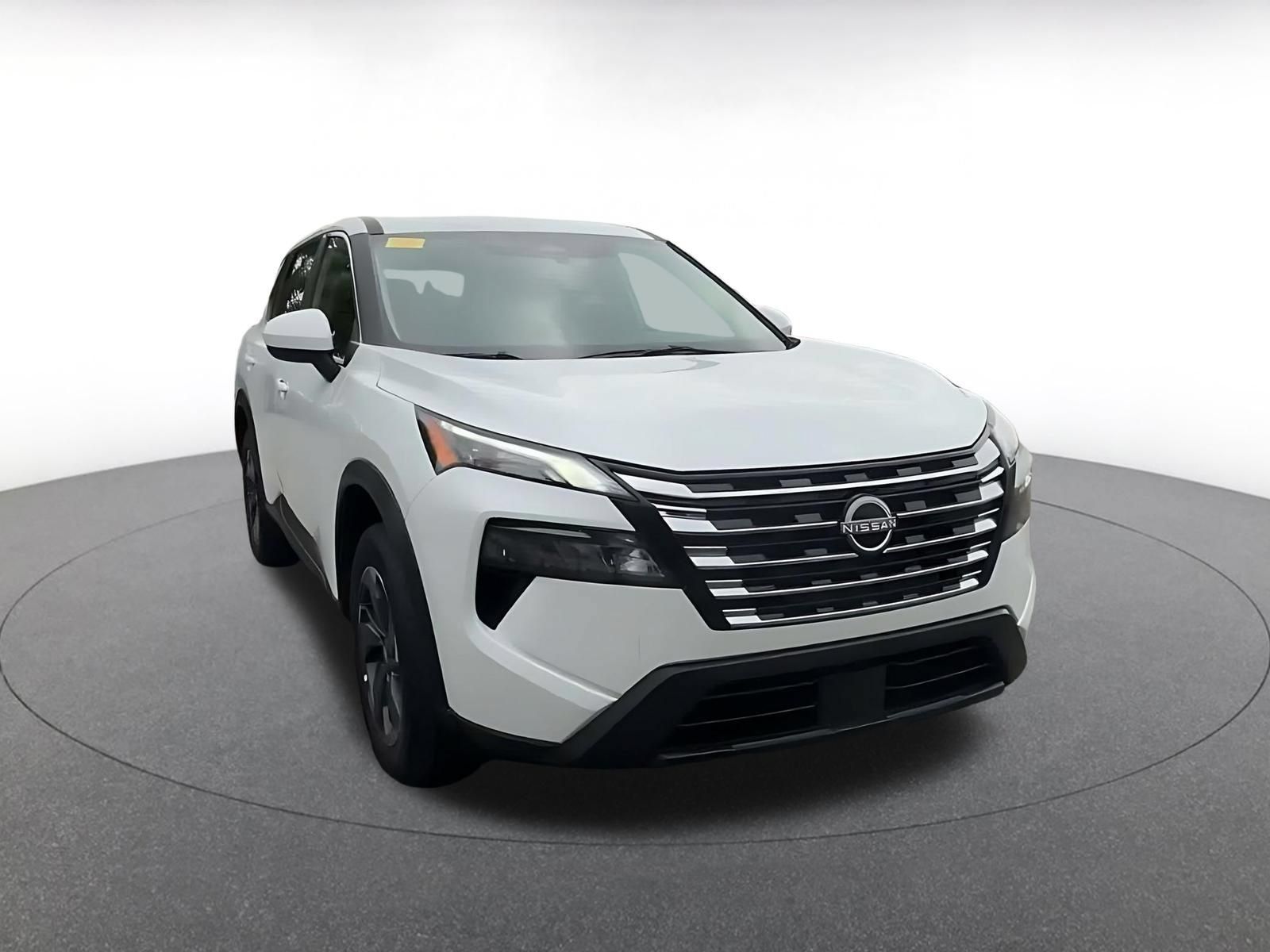 Used 2025 Nissan Rogue SV FWD image 3