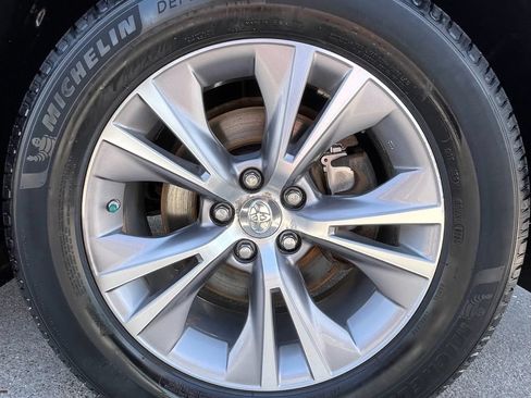 Used 2015 Toyota Highlander XLE AWD/4WD image 12