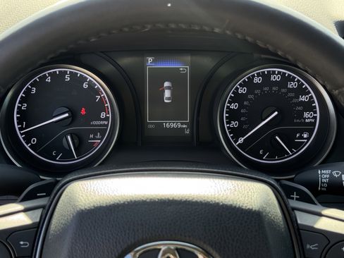 Used 2022 Toyota Camry SE image 16