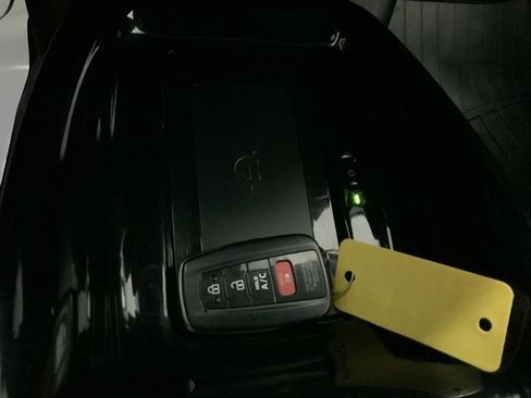 Used 2019 Toyota Prius Prime Advanced image 29