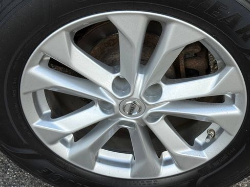 Used 2015 Nissan Rogue SV AWD/4WD image 37