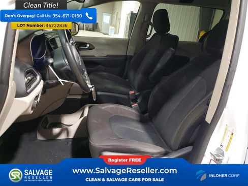 Used 2021 Chrysler Voyager LX image 9