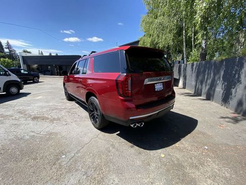 Used 2024 GMC Yukon XL Denali AWD/4WD image 4