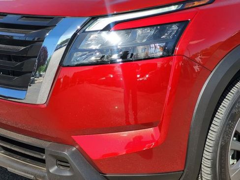 Certified 2024 Nissan Pathfinder SV FWD image 5