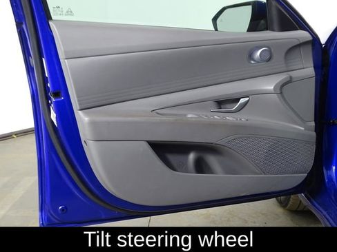 Used 2024 Hyundai Elantra SEL image 17