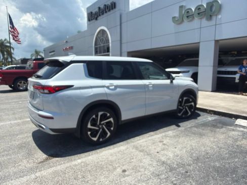 Used 2022 Mitsubishi Outlander SE FWD image 4