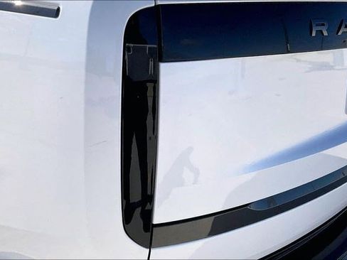Used 2025 Land Rover Range Rover Long Wheelbase SE image 36