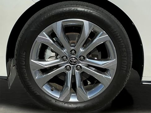 Used 2021 Toyota Sienna Platinum image 24