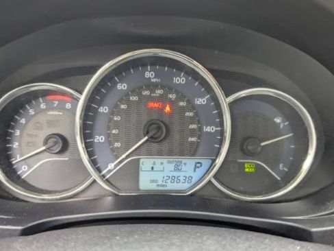 Used 2014 Toyota Corolla LE FWD image 28