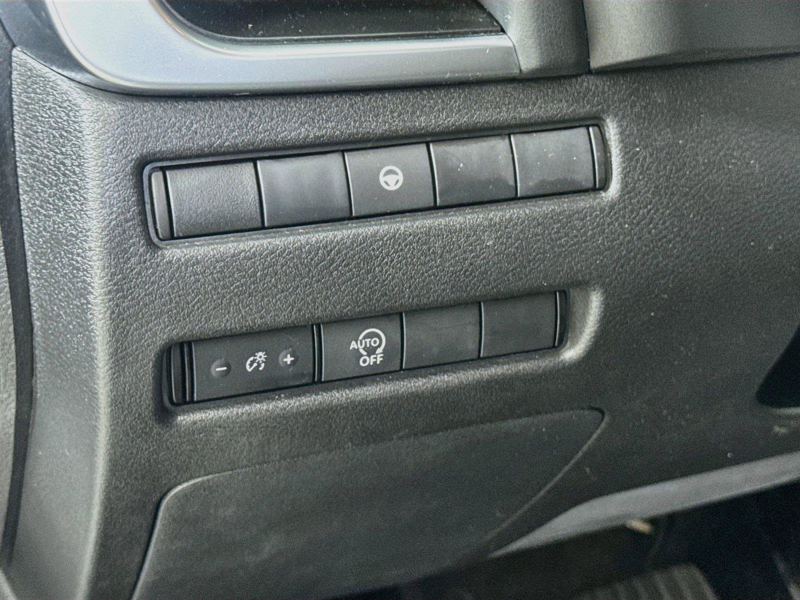Used 2023 Nissan Rogue SV AWD/4WD image 10