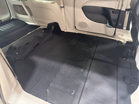 Used 2024 Chrysler Pacifica Touring-L image 25