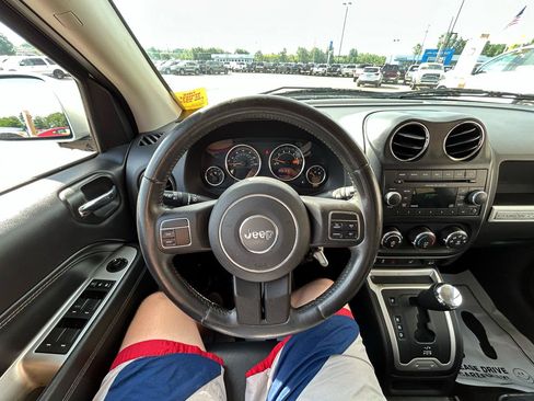 Used 2014 Jeep Compass Latitude FWD image 26