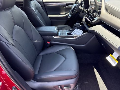New 2026 Toyota Highlander Limited AWD/4WD image 15
