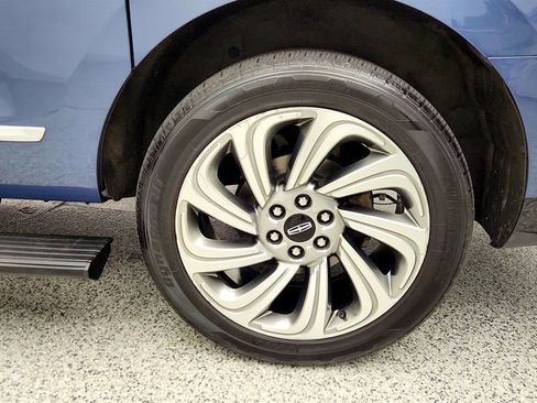 Used 2022 Lincoln Navigator L Reserve image 9