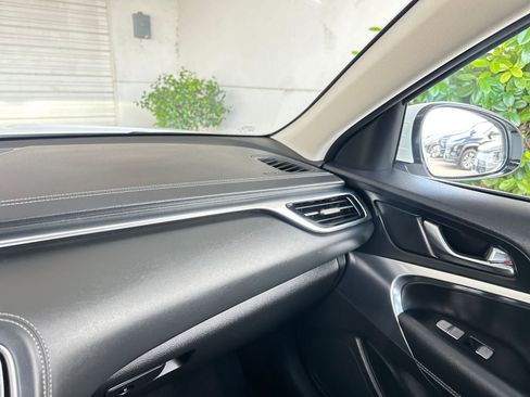 Used 2025 Genesis G70 2.5T image 35