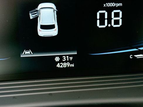 Used 2025 Hyundai Venue Limited image 13