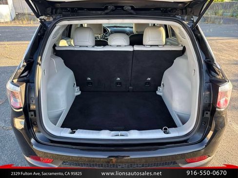 Used 2019 Jeep Compass Latitude FWD image 11