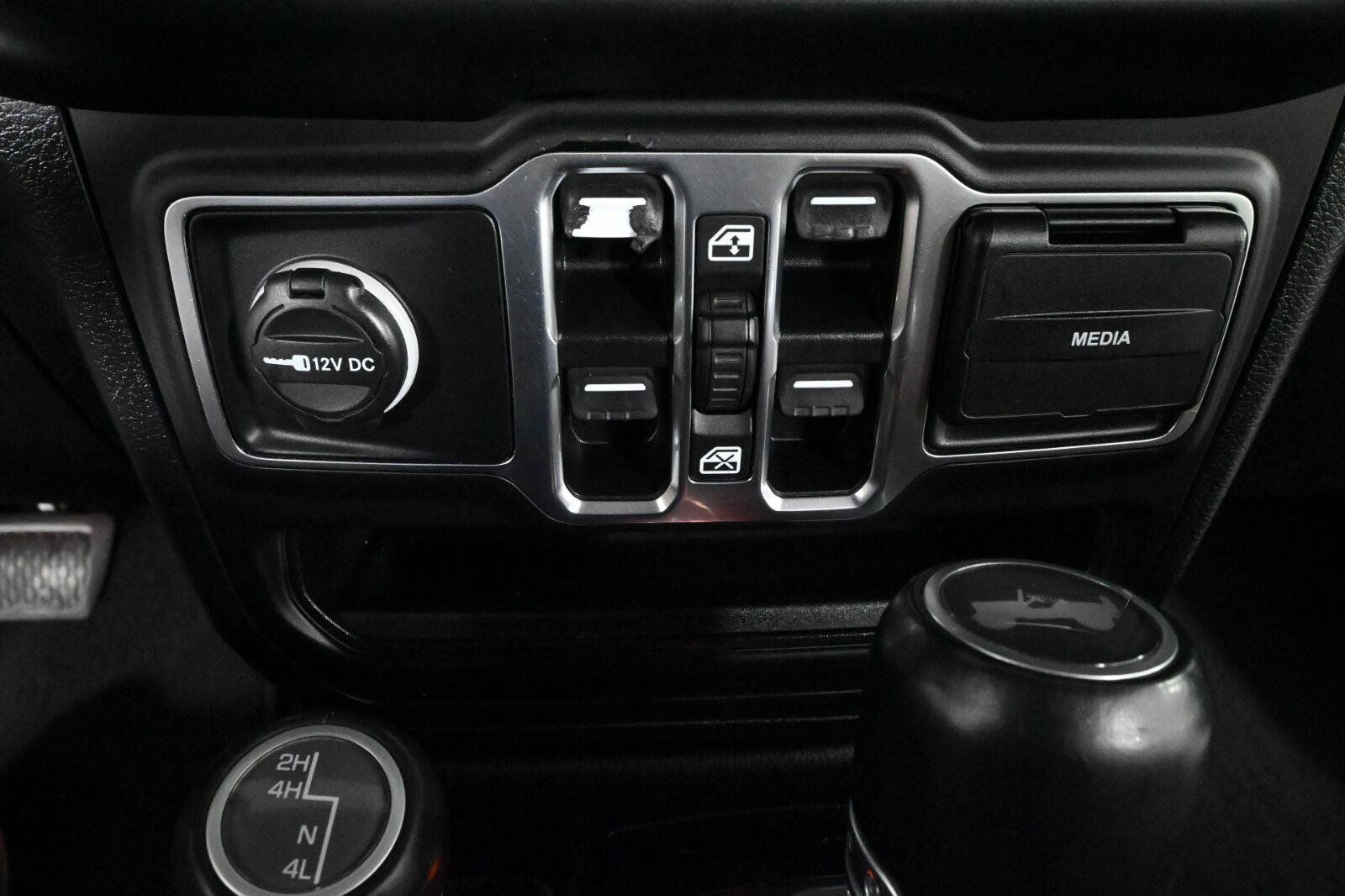 Used 2021 Jeep Wrangler Unlimited Sahara AWD/4WD image 27