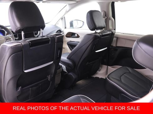 Used 2022 Chrysler Pacifica Limited w/ Uconnect Theater Family Group AWD/4WD image 13