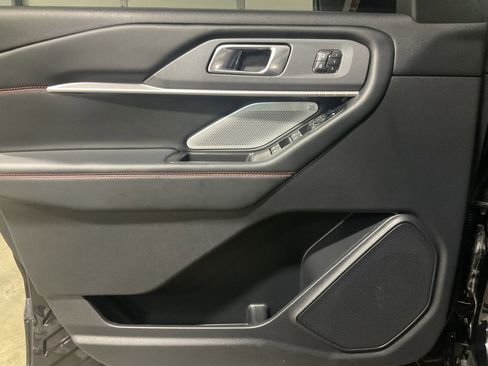Used 2025 Ford Explorer ST image 28