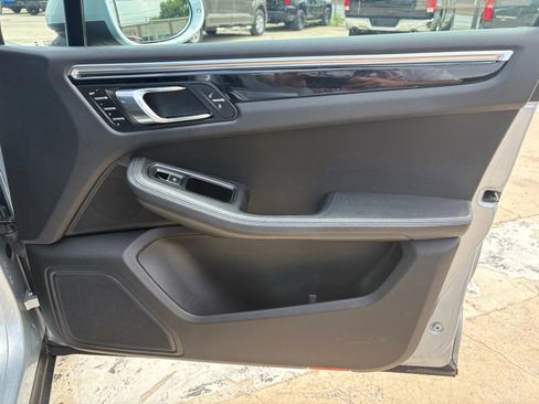 Used 2016 Porsche Macan S image 18