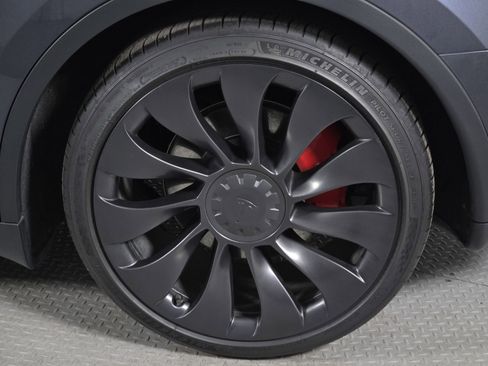 Used 2022 Tesla Model Y Performance image 10