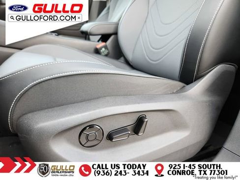 Used 2025 Volkswagen Tiguan SE FWD image 20