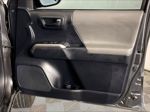 Used 2019 Toyota Tacoma SR5 AWD/4WD image 23