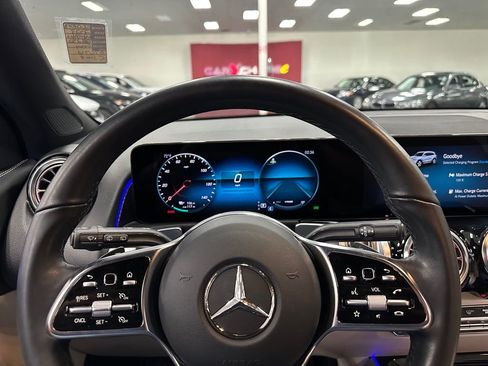 Used 2023 Mercedes-Benz EQB 250+ image 17