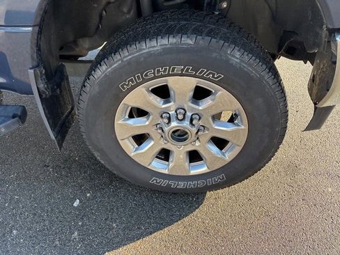 Used 2017 Ford F250 Lariat w/ Chrome Package image 9