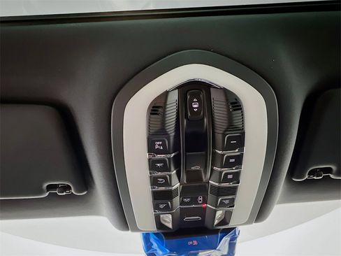 New 2026 Porsche Macan image 14