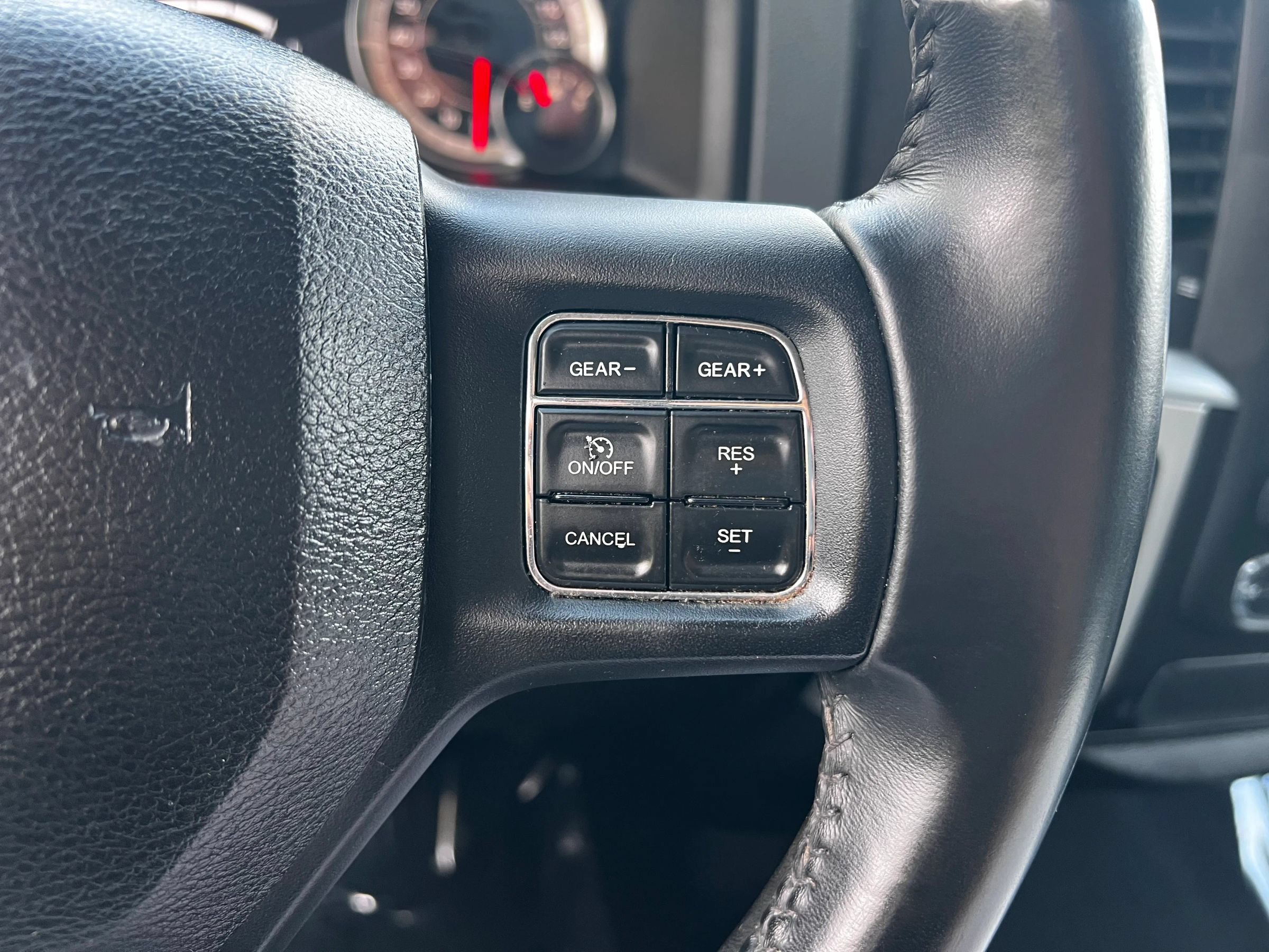 Used 2019 RAM 1500 Classic SLT w/ Luxury Group RWD image 13