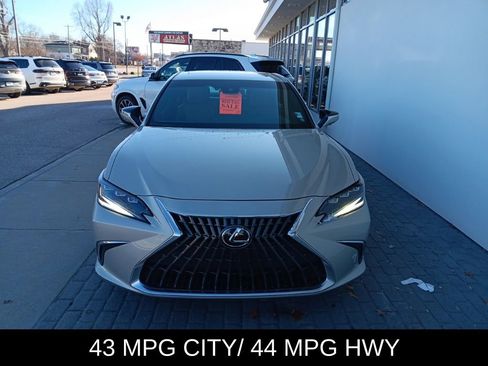 Used 2024 Lexus ES 300h Ultra Luxury image 2