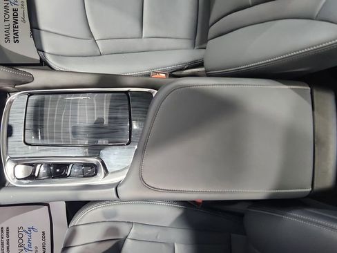 Used 2024 Buick Enclave Essence w/ Experience Buick Package image 25