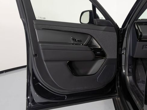 Used 2024 Land Rover Range Rover Sport SE AWD/4WD image 13