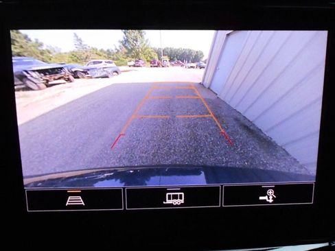 Used 2023 Chevrolet Traverse LT AWD/4WD image 9