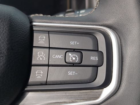Used 2024 Jeep Wagoneer L Series II w/ Flexible Seating Group AWD/4WD image 19